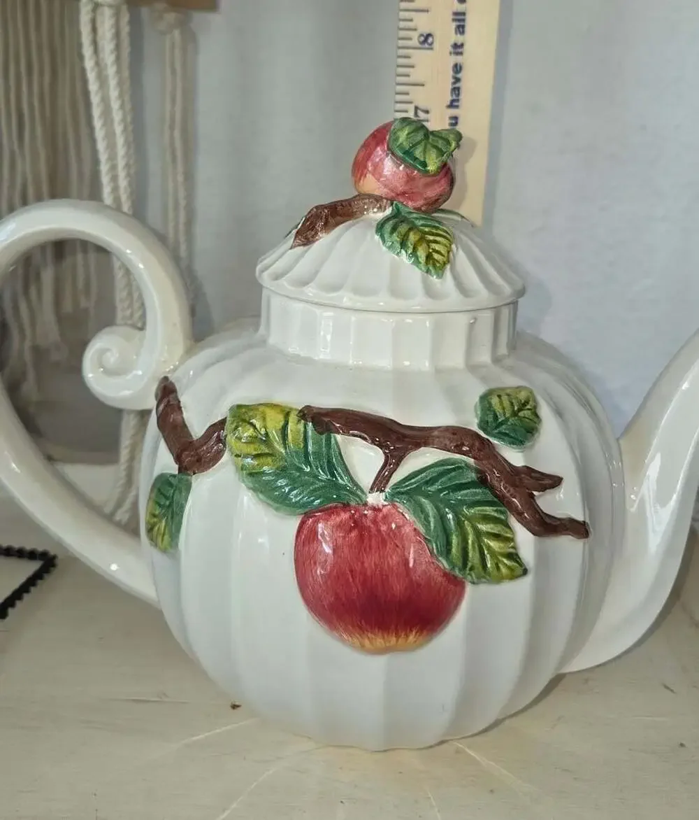 Omnibus OCI Apple Teapot 44oz Ceramic Fruit Design Cottagecore